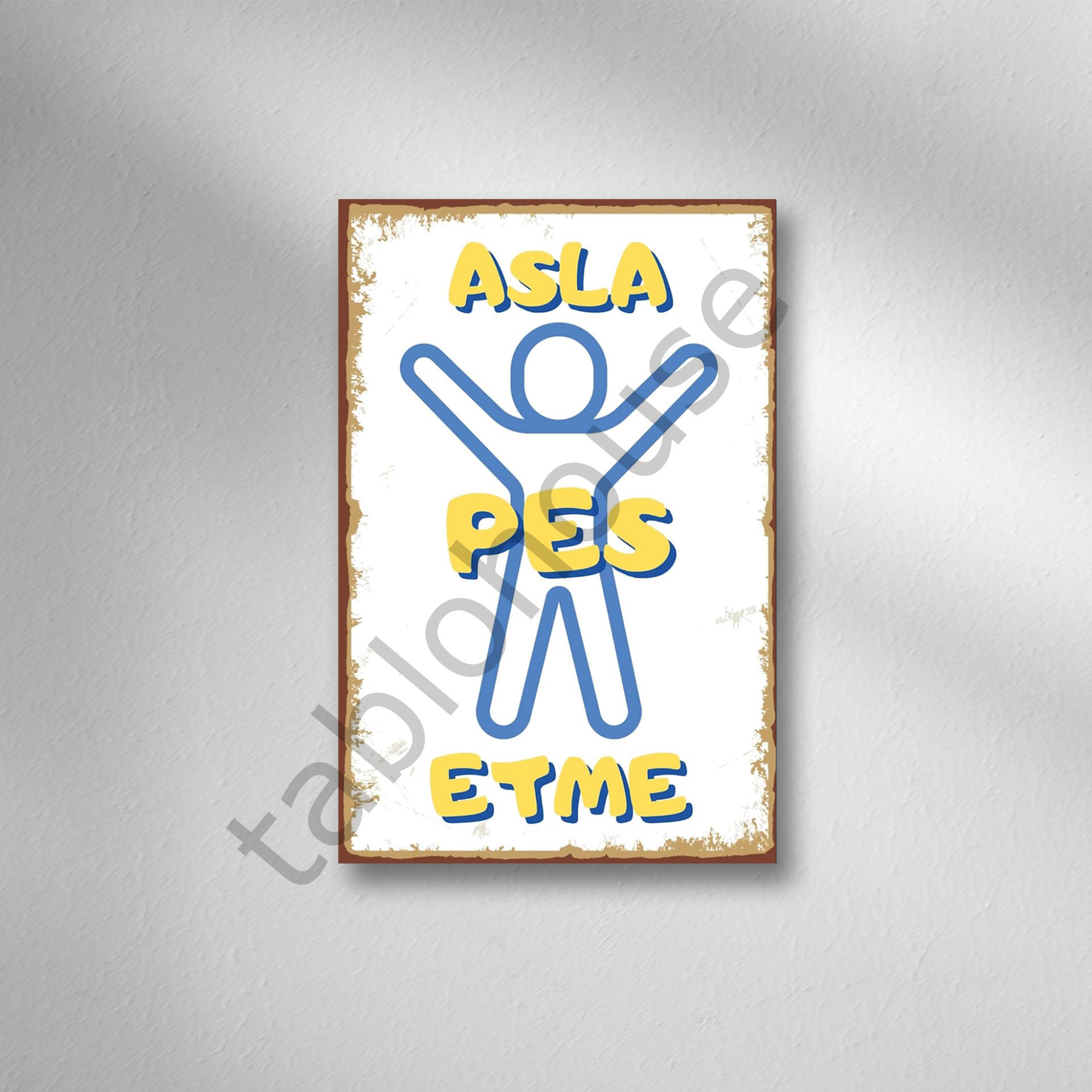 Asla Pes Etme Retro Ahşap Poster