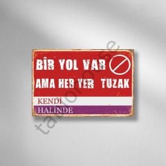 Bir Yol Var Ama Her Yer Tuzak Retro Ahşap Poster