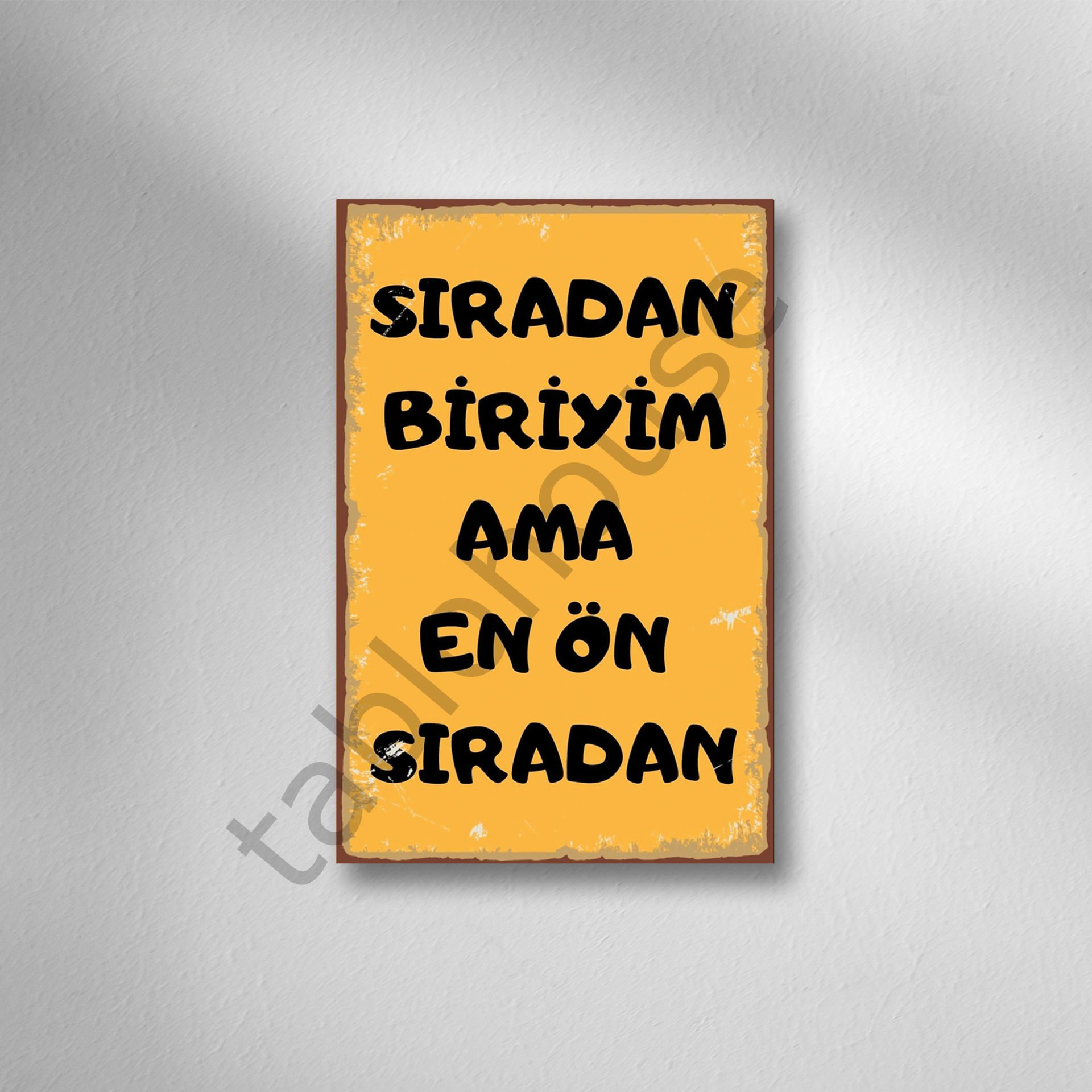 Sıradan Biriyim Ama En Ön Sıradan Retro Ahşap Poster