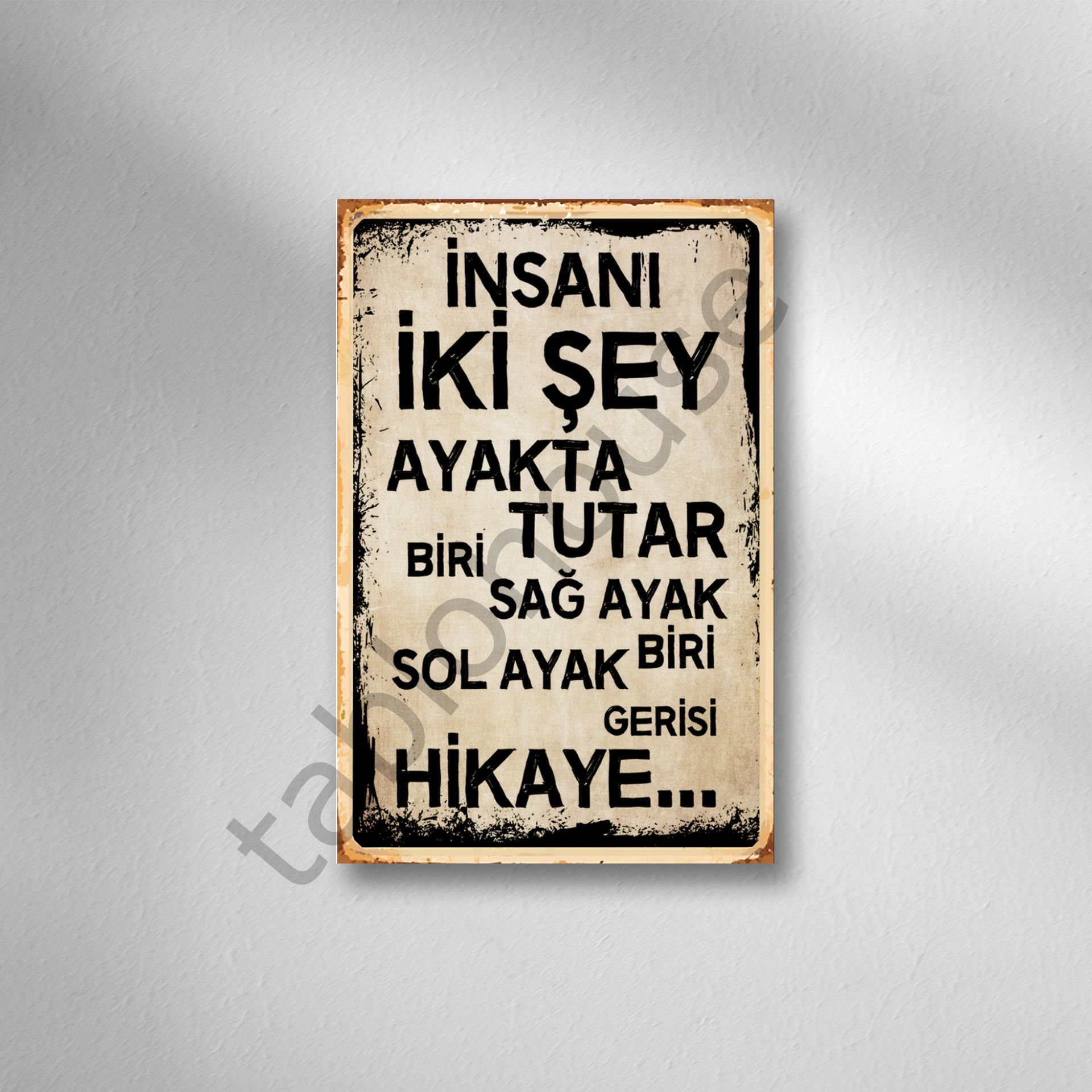 İnsanı İki Şey Ayakta Tutar  Retro Ahşap Poster