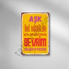Aşk İki Kişilik Bir Devrimdir Retro Ahşap Poster