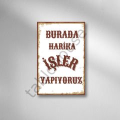 Burada Harika İşler Yapıyoruz Retro Ahşap Poster