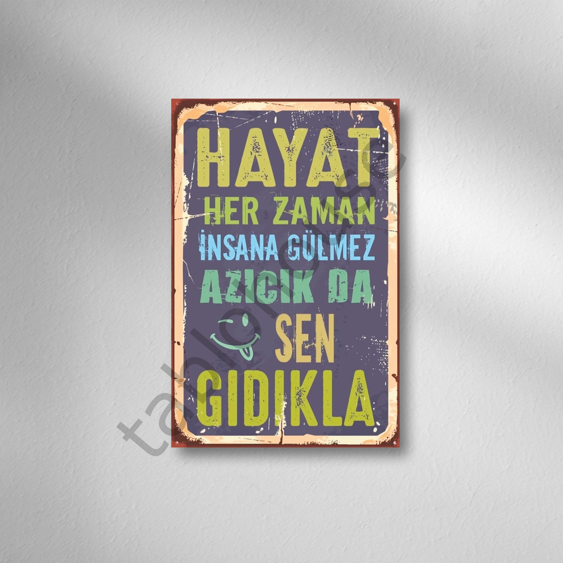 Hayat Her Zaman Insana Gülmez Retro Ahşap Poster
